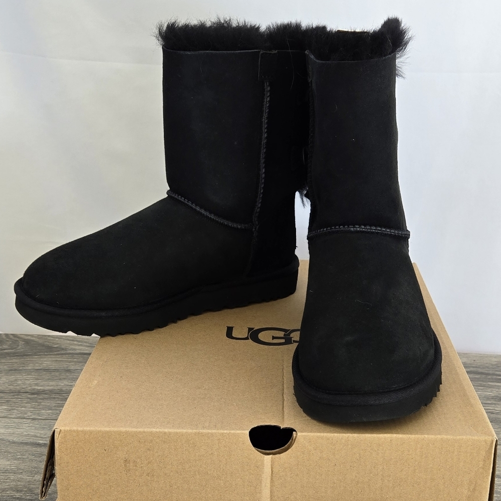 UGG Black Bailey Bow II Boots - Women's Size 7  New